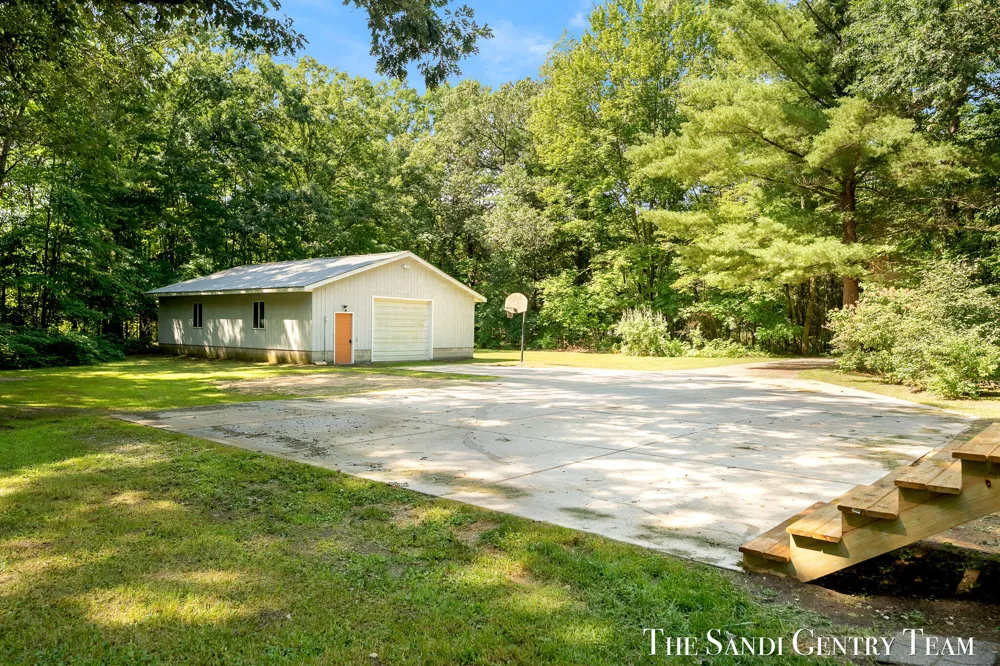 4536 Dalson Road Twin Lake, MI 49457