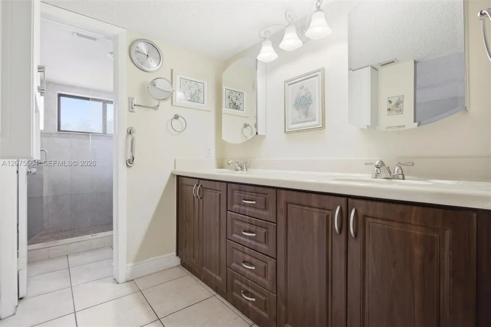 6305 Gage Pl #306-A Miami Lakes, FL 33014