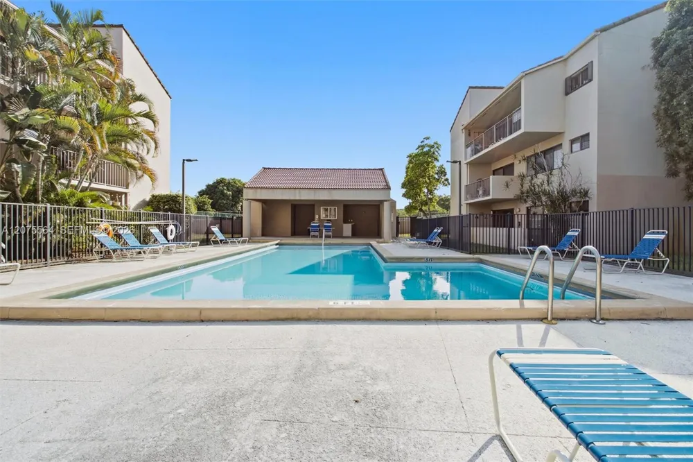 6305 Gage Pl #306-A Miami Lakes, FL 33014