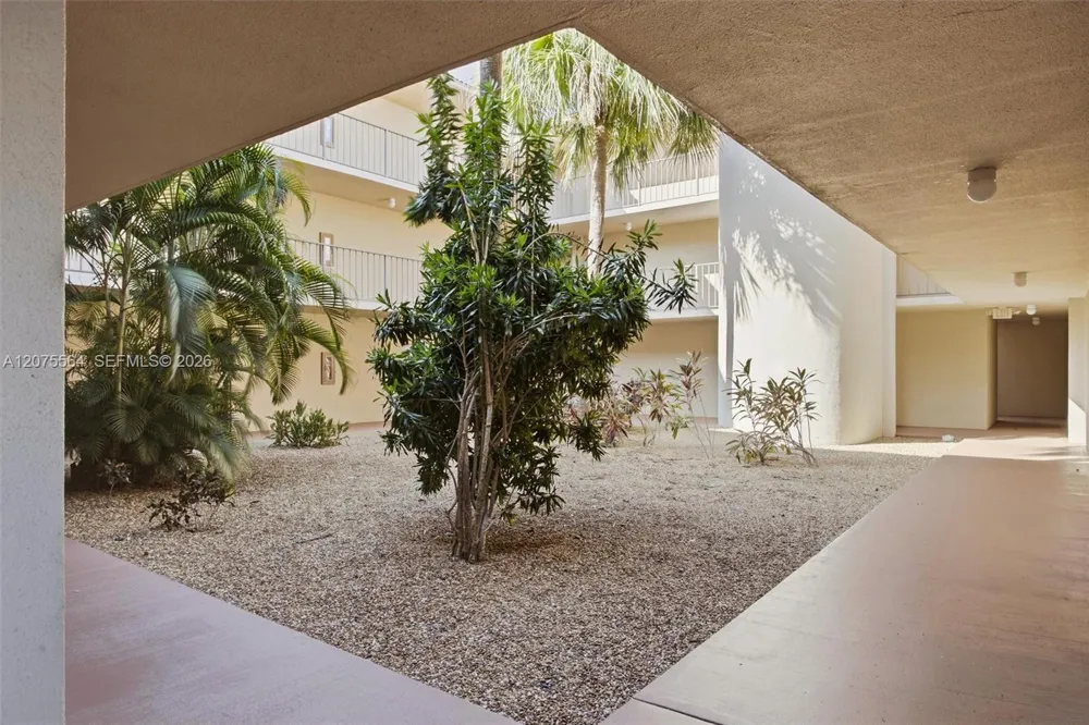 6305 Gage Pl #306-A Miami Lakes, FL 33014