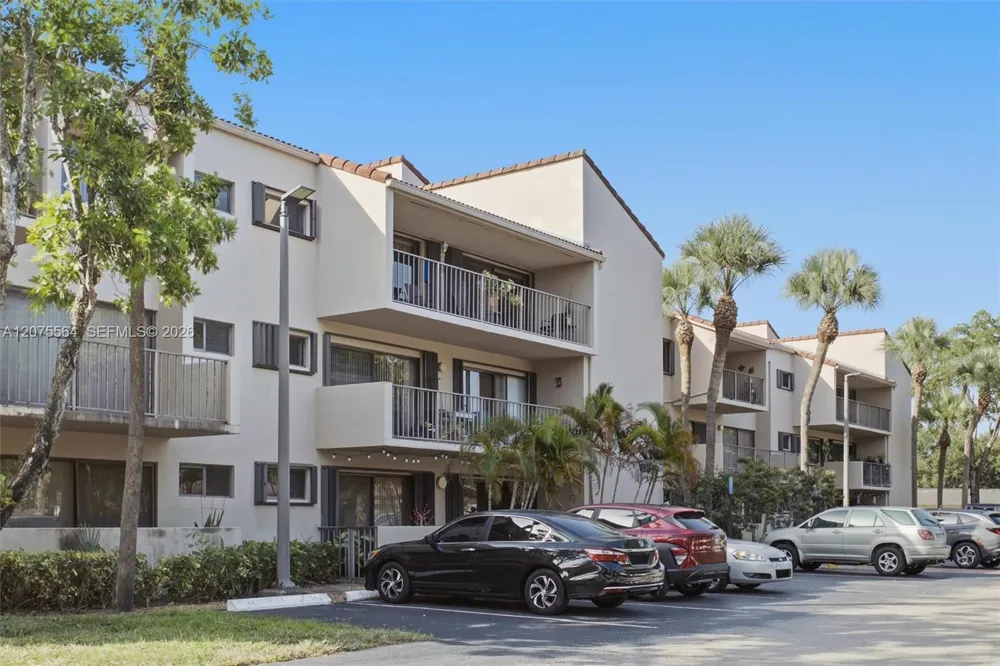 6305 Gage Pl #306-A Miami Lakes, FL 33014