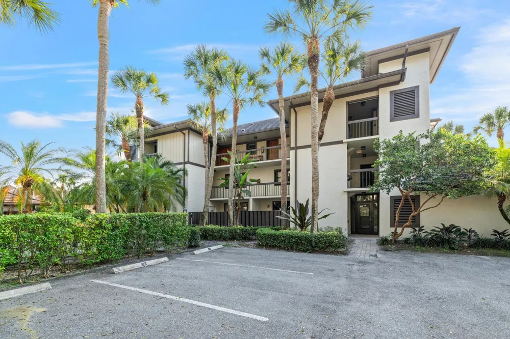 2785 Polo Island Drive #J301 Penthouse Wellington, FL 33414
