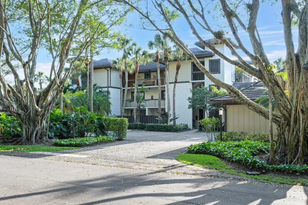 2785 Polo Island Drive #J301 Penthouse Wellington, FL 33414