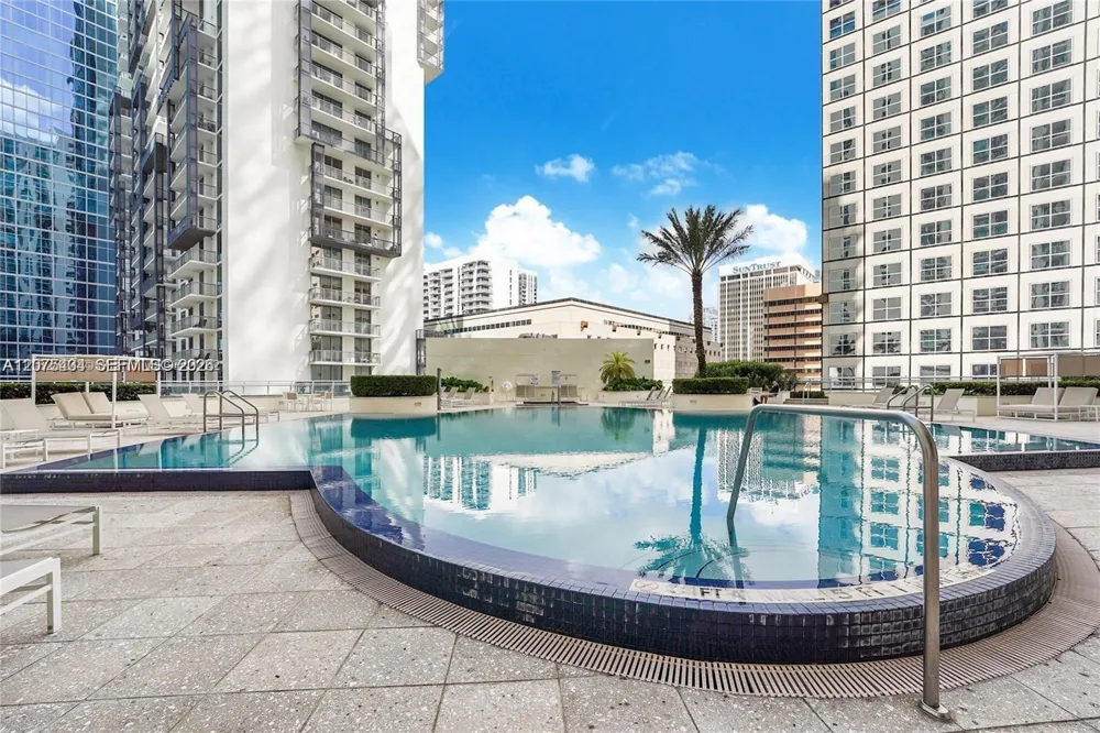 300 S Biscayne Blvd #L-432 Miami, FL 33131