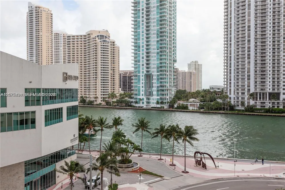 300 S Biscayne Blvd #L-432 Miami, FL 33131
