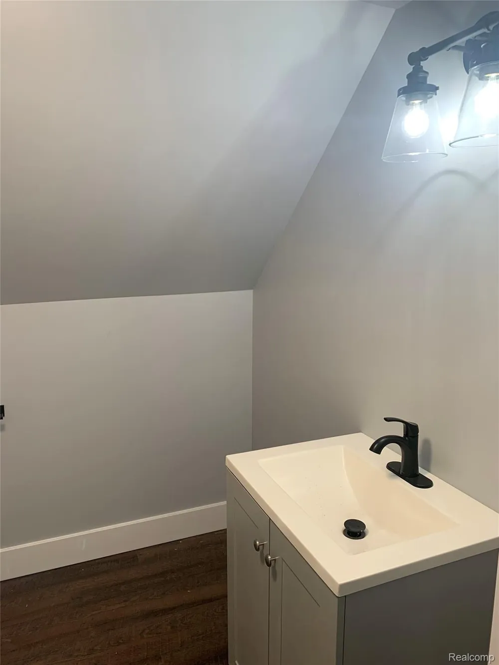 132 Pilgrim Street #Studio 3rd Floor Highland Park City, MI 48203
