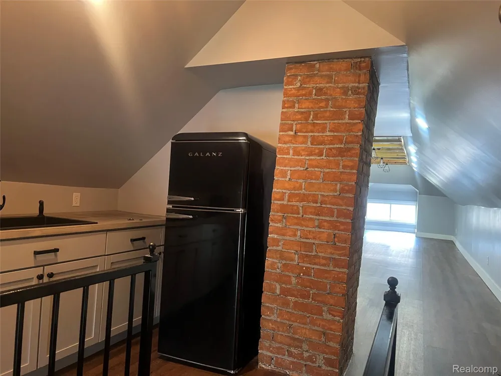 132 Pilgrim Street #Studio 3rd Floor Highland Park City, MI 48203