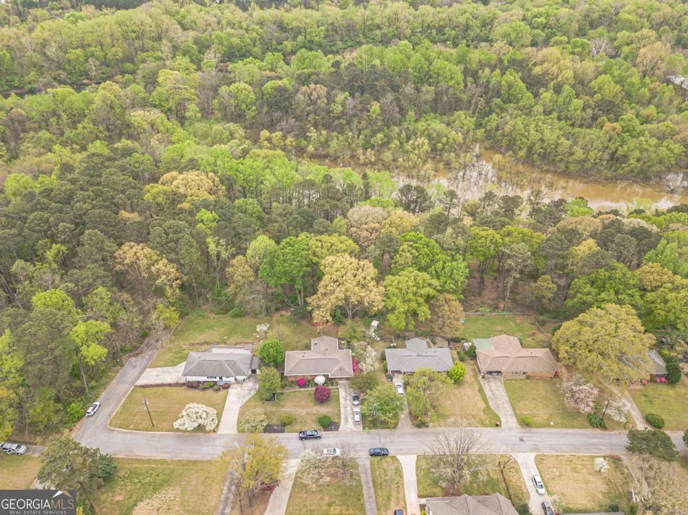 2396 Elmwood CIR SE Smyrna, GA 30080