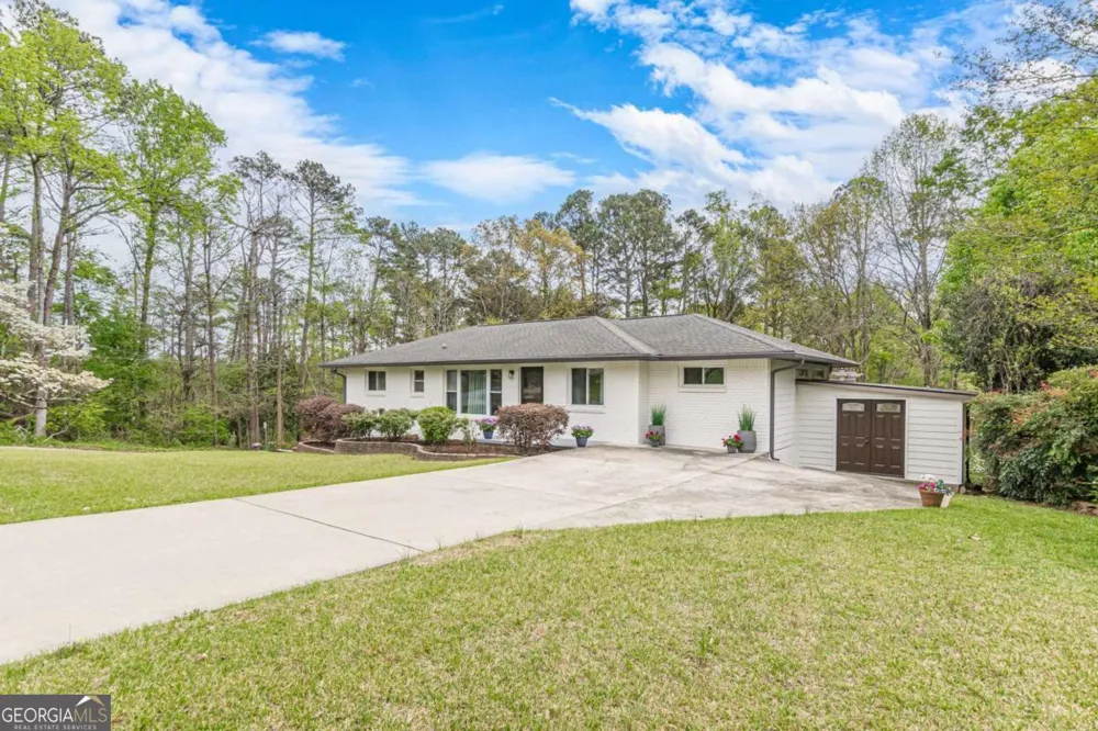 2396 Elmwood CIR SE Smyrna, GA 30080