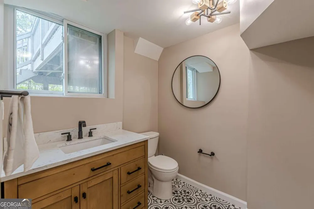 2396 Elmwood CIR SE Smyrna, GA 30080