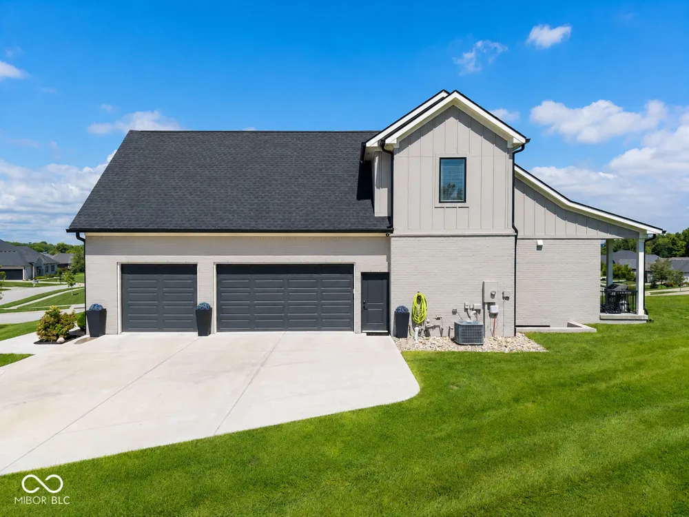 1837 Calvert Farms Drive Greenwood, IN 46143