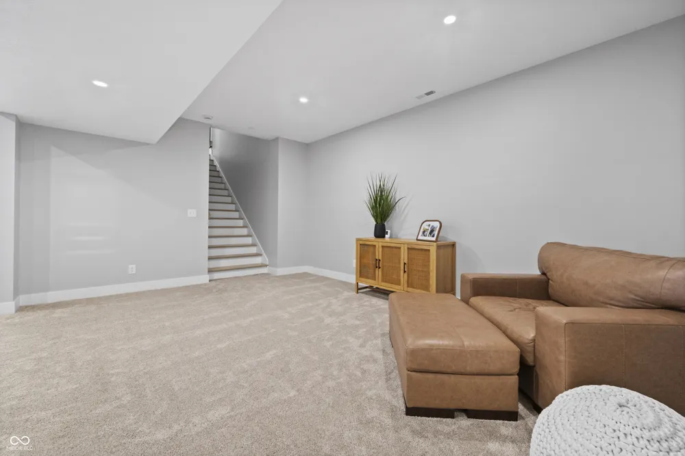 1837 Calvert Farms Drive Greenwood, IN 46143