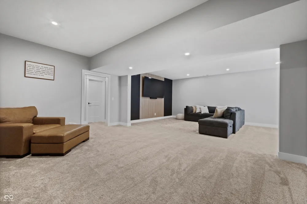 1837 Calvert Farms Drive Greenwood, IN 46143