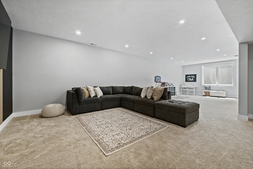 1837 Calvert Farms Drive Greenwood, IN 46143