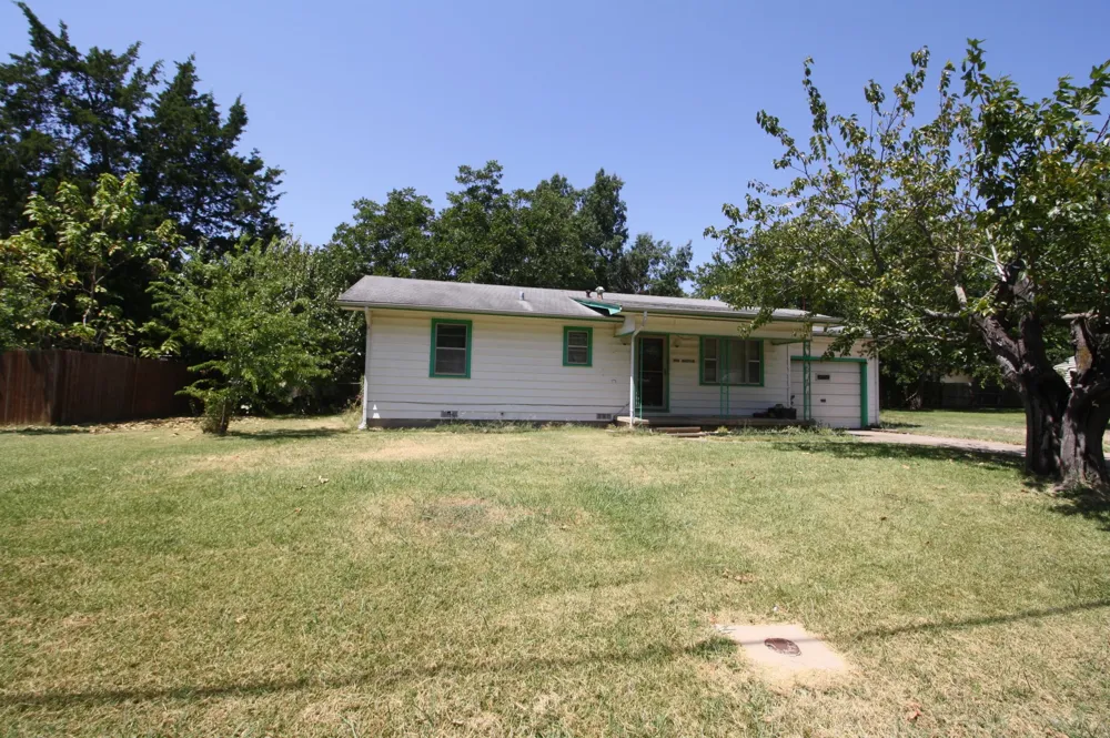 306 S Austin Street Wolfe City, TX 75496