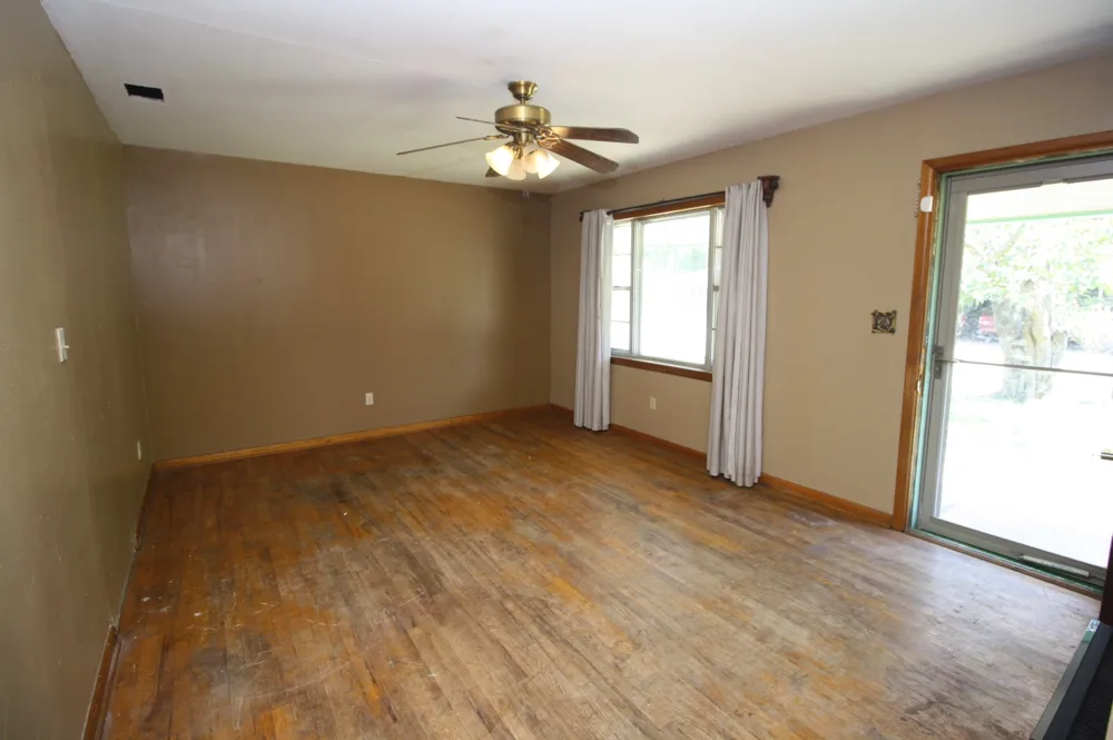 306 S Austin Street Wolfe City, TX 75496
