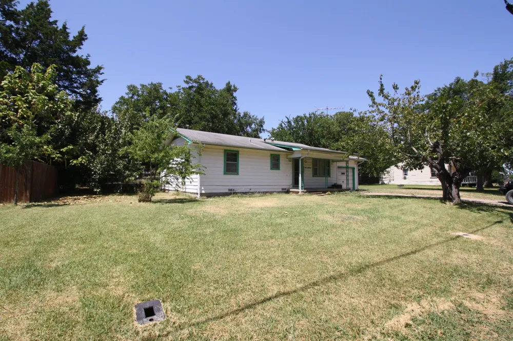 306 S Austin Street Wolfe City, TX 75496