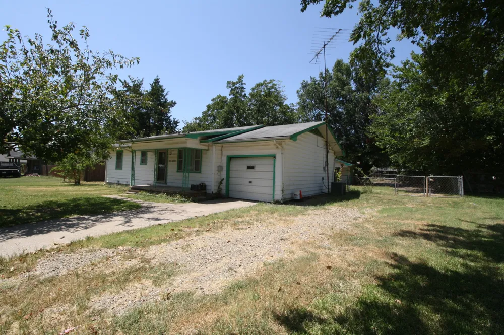 306 S Austin Street Wolfe City, TX 75496