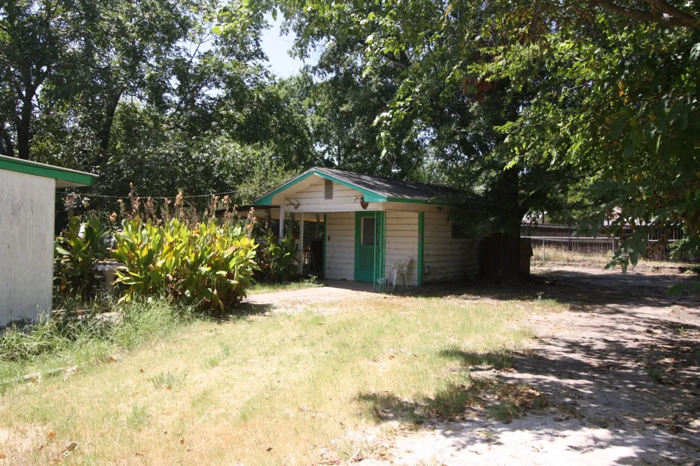 306 S Austin Street Wolfe City, TX 75496