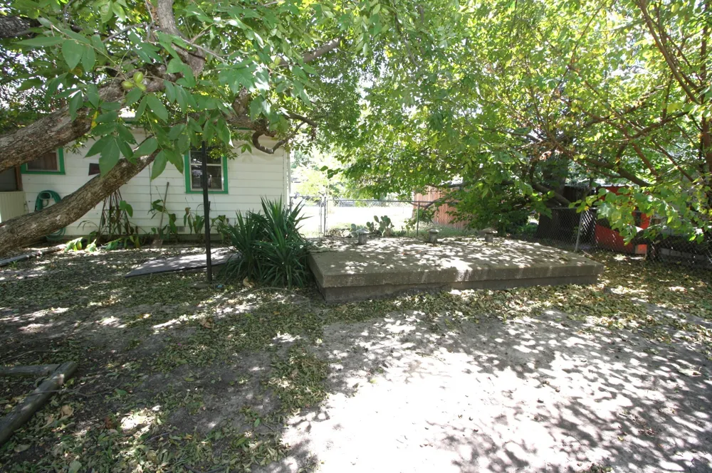 306 S Austin Street Wolfe City, TX 75496