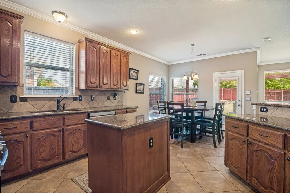 302 Highland Valley Court Wylie, TX 75098
