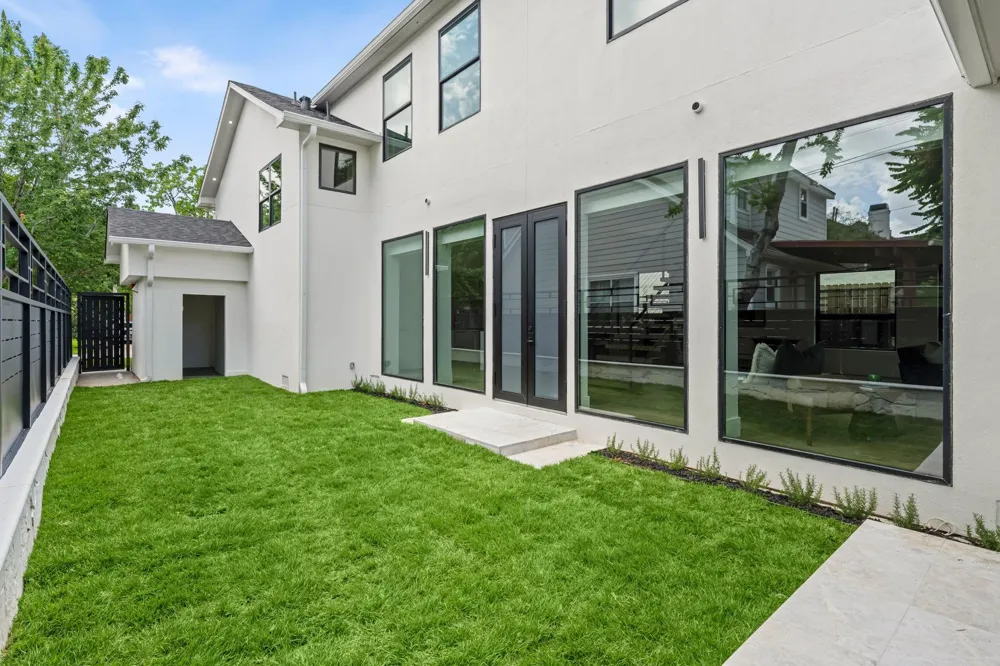 4814 Locust Street Bellaire, TX 77401
