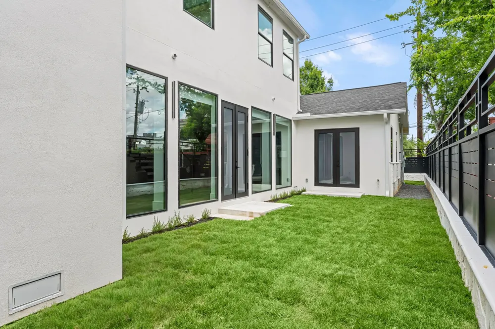 4814 Locust Street Bellaire, TX 77401