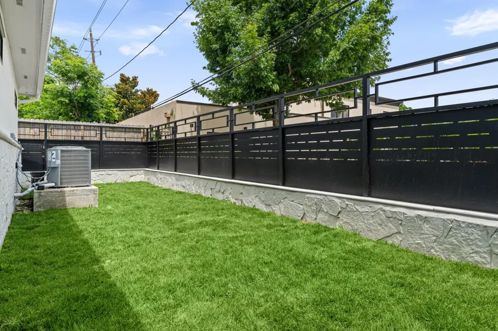4814 Locust Street Bellaire, TX 77401