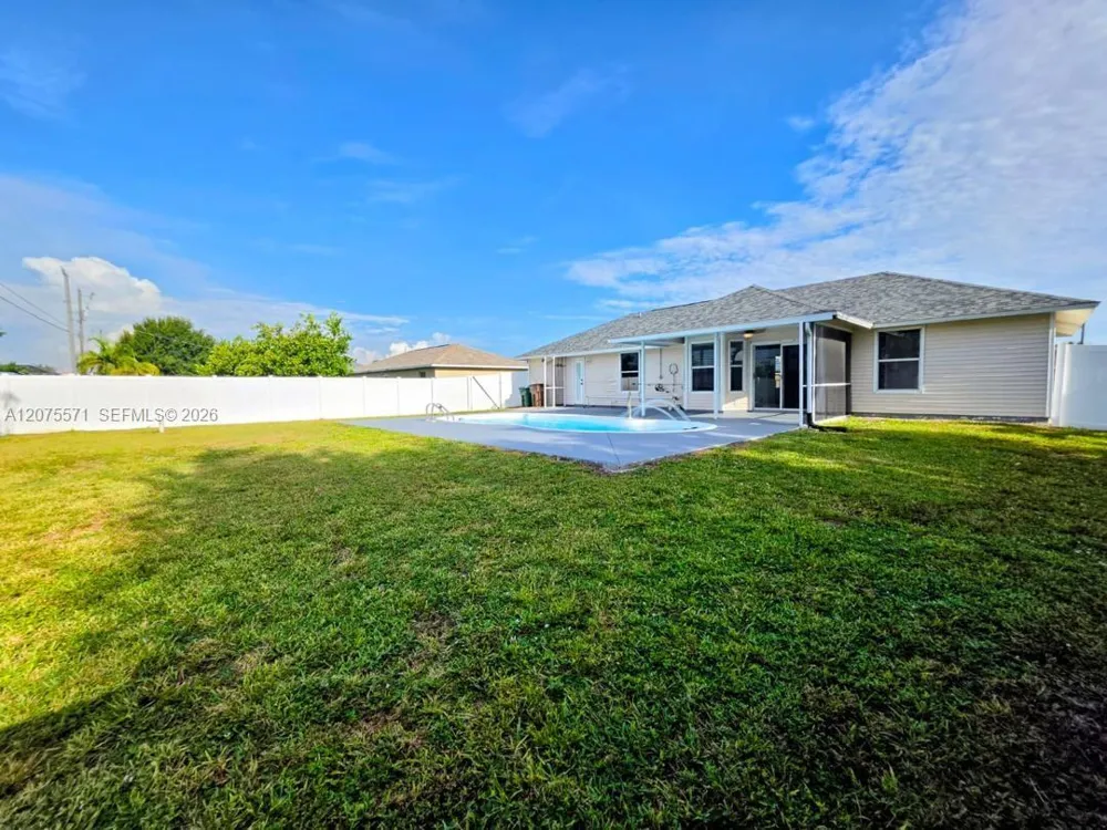 626 SW 25th Ter Cape Coral, FL 33914