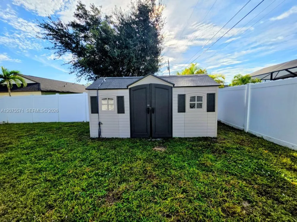 626 SW 25th Ter Cape Coral, FL 33914