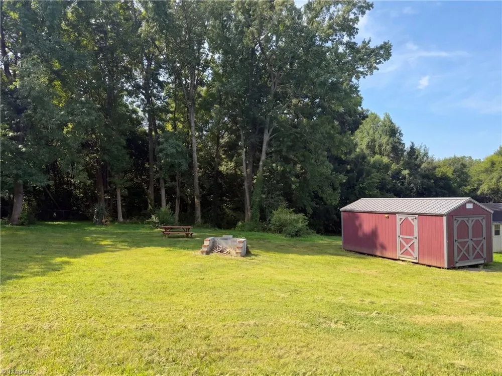 169 Bedford Drive Lexington, NC 27295