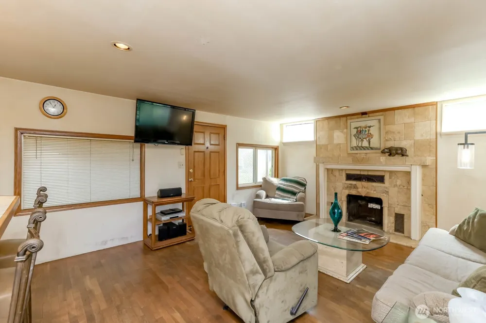 24925 20TH AVENUE S Des Moines, WA 98198
