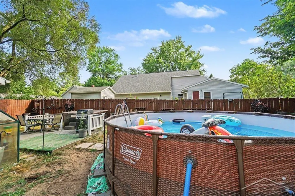 1610 E Ashman Street Midland City, MI 48642