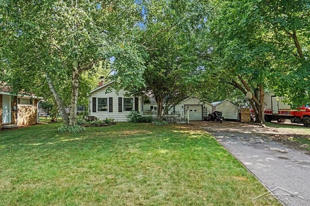 1610 E Ashman Street Midland City, MI 48642