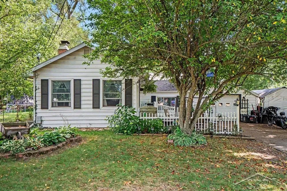 1610 E Ashman Street Midland City, MI 48642
