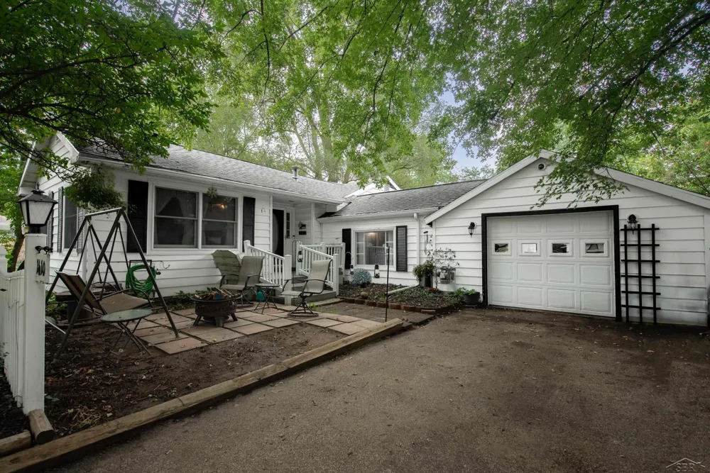 1610 E Ashman Street Midland City, MI 48642