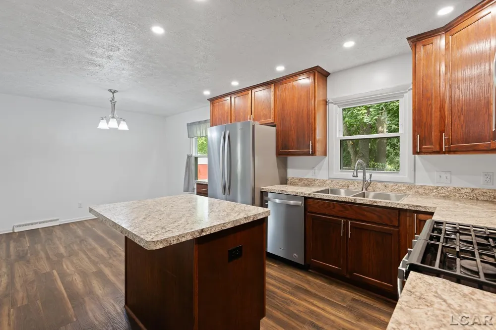 972 Gettysburg Drive Adrian City, MI 49221
