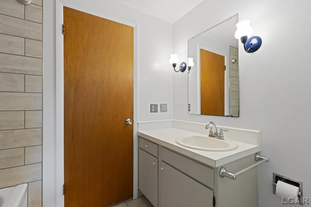 972 Gettysburg Drive Adrian City, MI 49221
