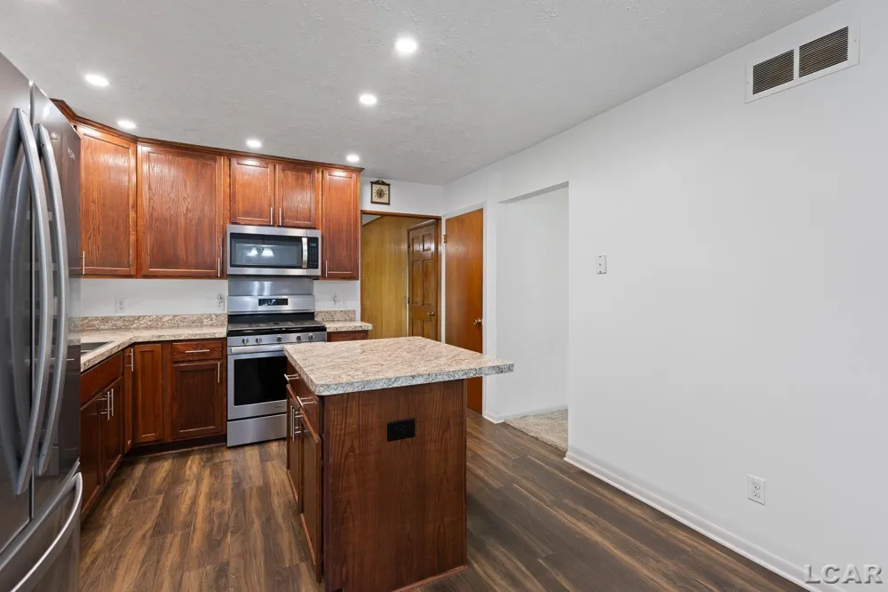 972 Gettysburg Drive Adrian City, MI 49221