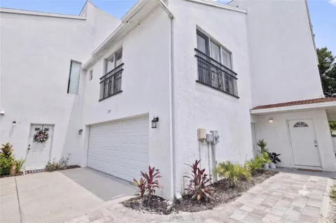 9415 CITRUS GLEN PLACE