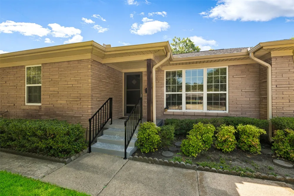 2546 Telegraph Avenue Dallas, TX 75228