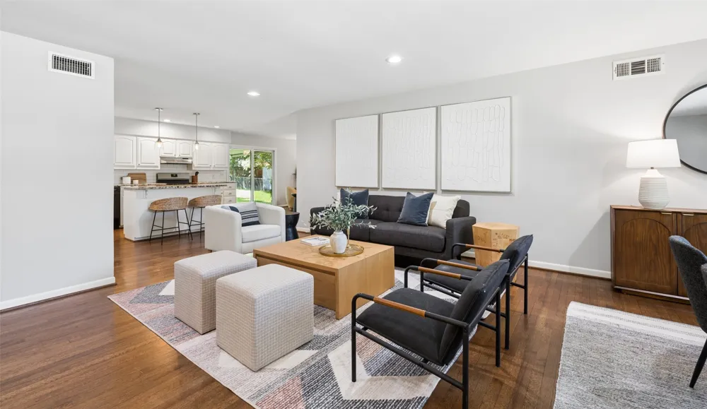 2546 Telegraph Avenue Dallas, TX 75228