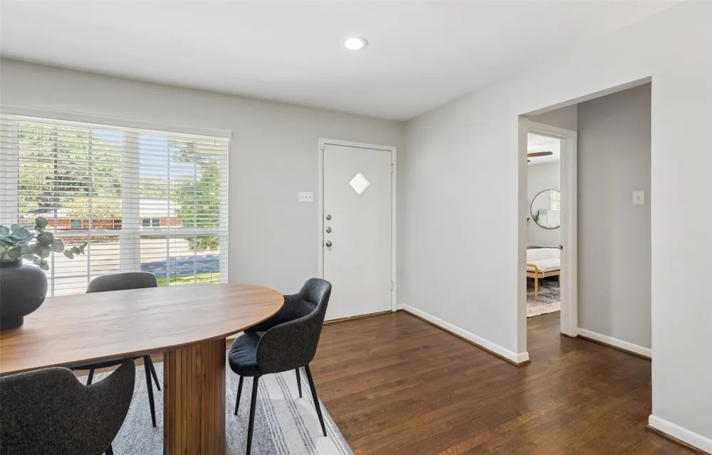 2546 Telegraph Avenue Dallas, TX 75228