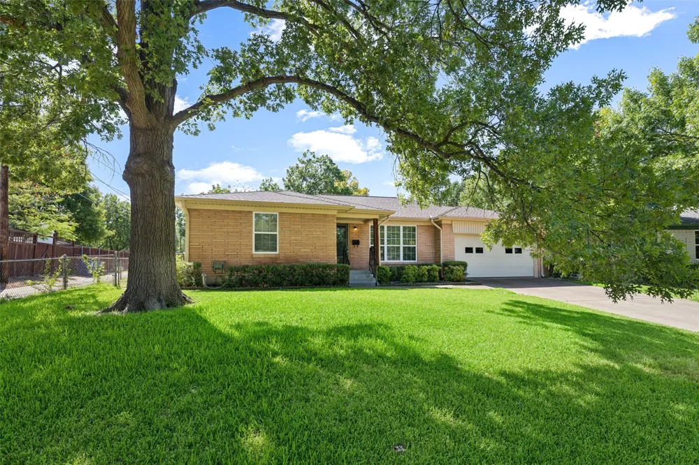 2546 Telegraph Avenue Dallas, TX 75228