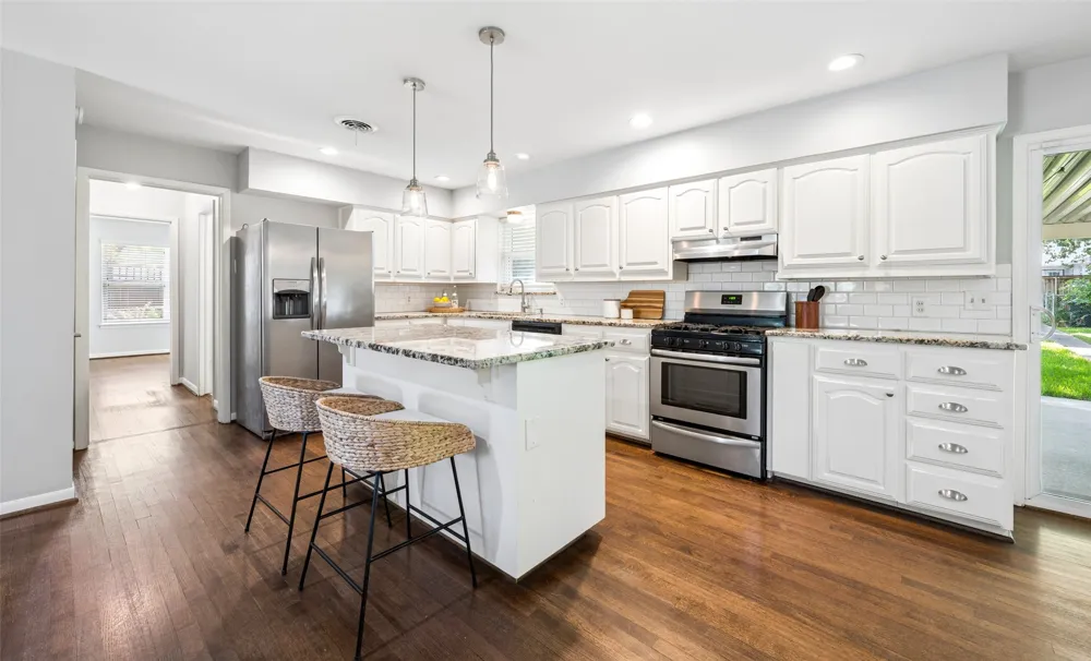 2546 Telegraph Avenue Dallas, TX 75228