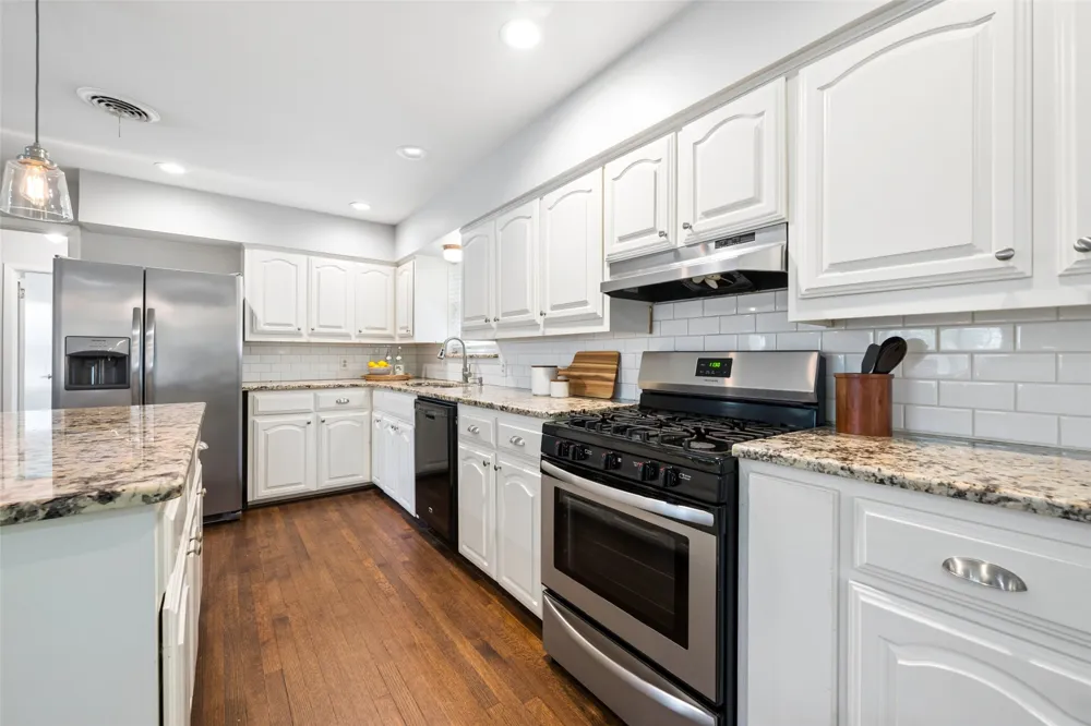 2546 Telegraph Avenue Dallas, TX 75228