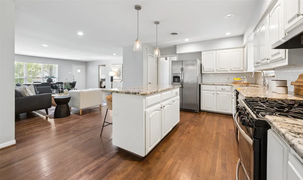 2546 Telegraph Avenue Dallas, TX 75228