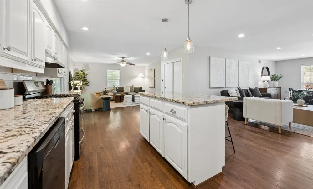 2546 Telegraph Avenue Dallas, TX 75228