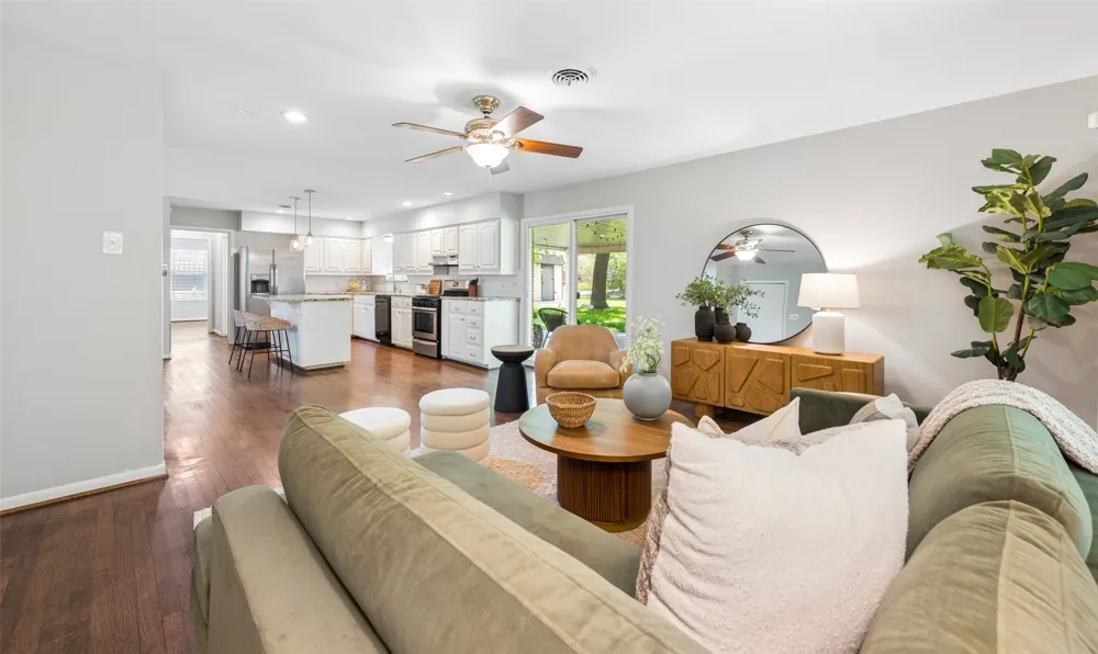 2546 Telegraph Avenue Dallas, TX 75228