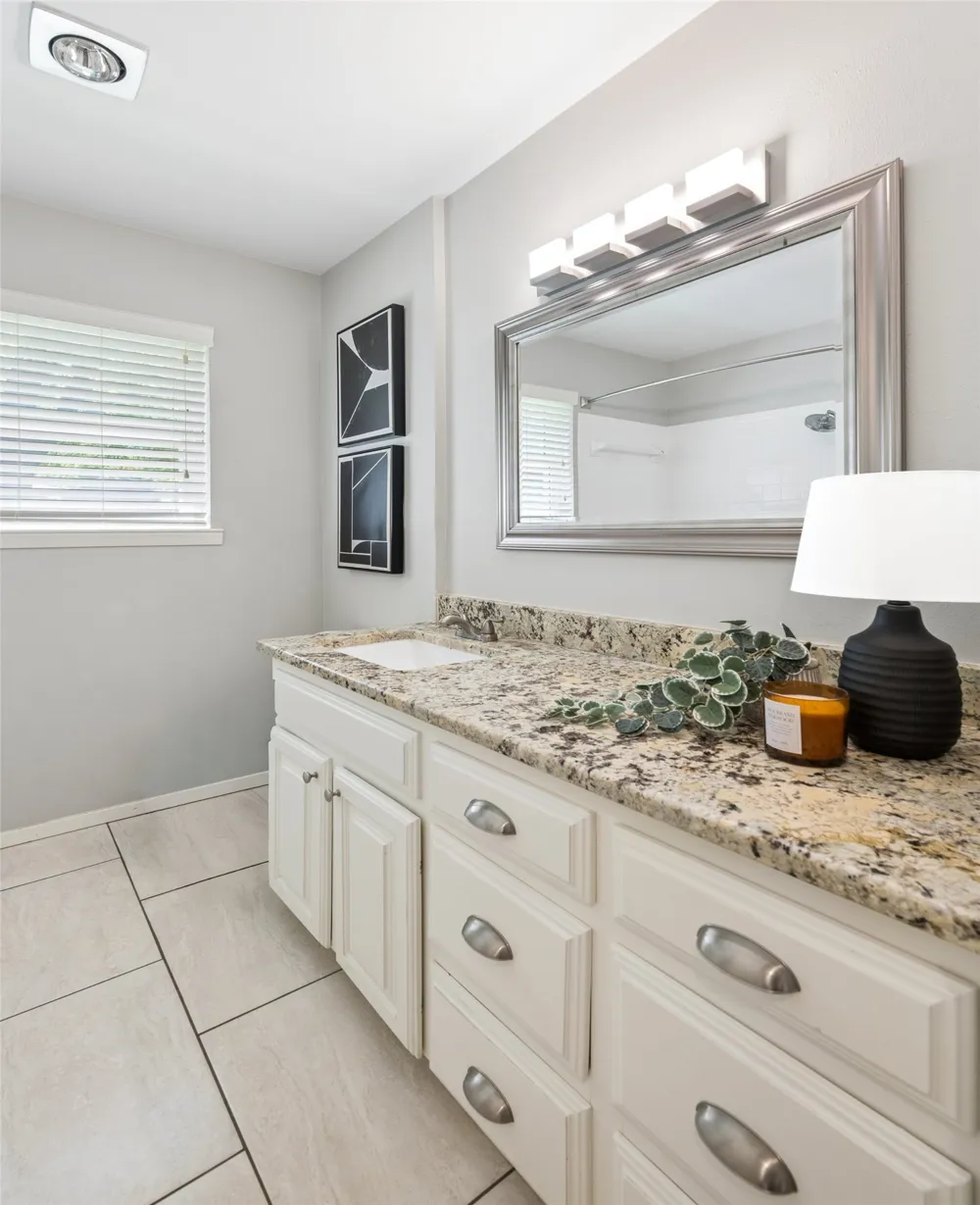 2546 Telegraph Avenue Dallas, TX 75228